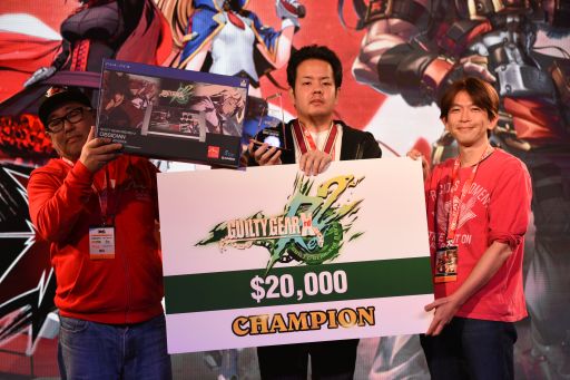画像ギャラリー No.003のサムネイル画像 / 「ARCREVO America 2019」，「GUILTY GEAR Xrd REV 2」部門の優勝はおみと選手。圧倒的な強さで無敗のまま栄冠を手にする
