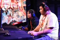 画像ギャラリー No.009のサムネイル画像 / 海外勢との交流が何よりの喜び――ARCREVO WORLD TOUR決勝大会「GUILTY GEAR Xrd Rev 2」部門優勝,おみと選手インタビュー