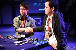画像ギャラリー No.028のサムネイル画像 / 海外勢との交流が何よりの喜び――ARCREVO WORLD TOUR決勝大会「GUILTY GEAR Xrd Rev 2」部門優勝,おみと選手インタビュー
