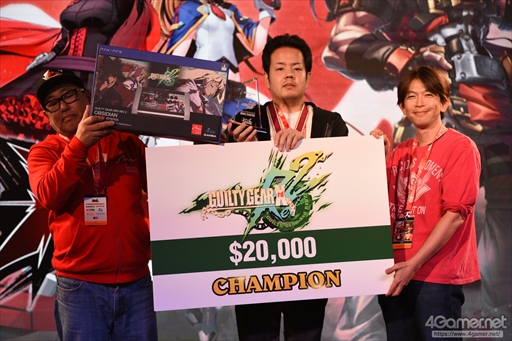 画像ギャラリー No.039のサムネイル画像 / 海外勢との交流が何よりの喜び――ARCREVO WORLD TOUR決勝大会「GUILTY GEAR Xrd Rev 2」部門優勝,おみと選手インタビュー