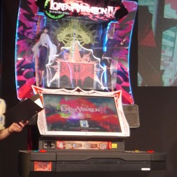 画像ギャラリー No.020のサムネイル画像 / ［JAEPO2017］血晶武装，アルティメットレイドなど新要素が盛りだくさん。舞台を現代に移し生まれ変わった「LORD of VERMILION IV」ステージレポート