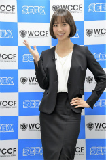 画像ギャラリー No.011のサムネイル画像 / 「WCCF」は今年で稼働15周年。「WCCF 2016-2017」の秘書役を務める篠田麻里子さんがエキシビションマッチを戦ったイベントをレポート