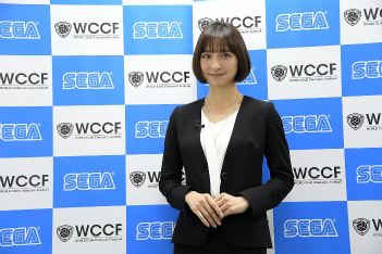 画像ギャラリー No.012のサムネイル画像 / 「WCCF」は今年で稼働15周年。「WCCF 2016-2017」の秘書役を務める篠田麻里子さんがエキシビションマッチを戦ったイベントをレポート
