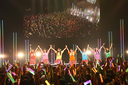 画像ギャラリー No.008のサムネイル画像 / 「イロドリミドリ LIVE'17〜第1話『Still Going On!!!!!!!』〜」をレポート。「CHUNITHM」発のガールズバンドが，24曲を熱く歌い上げた