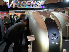 ［JAEPO2017］コーエーテクモによるAC向けVR筐体「VR SENSE」のプレイレポート。プロトタイプながら，同社らしいホラー・競馬・無双を楽しめた