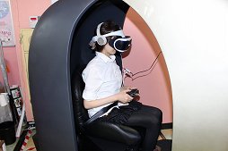 画像ギャラリー No.006のサムネイル画像 / コーエーテクモのアーケードVR筐体「VR センス」のロケテストが新宿で実施中。「香り」や「熱気」まで感じられた最新筐体のプレイレポートをお届け