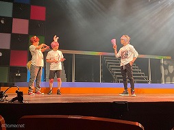 画像ギャラリー No.008のサムネイル画像 / 舞台「アニドルカラーズ キュアステージ SHUFFLE REVUE」ゲネプロレポート。飛んで跳ねて笑顔満開なアニドルに注目！