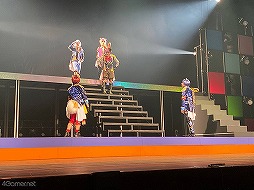 画像ギャラリー No.014のサムネイル画像 / 舞台「アニドルカラーズ キュアステージ SHUFFLE REVUE」ゲネプロレポート。飛んで跳ねて笑顔満開なアニドルに注目！
