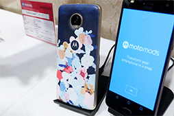画像ギャラリー No.004のサムネイル画像 / Motorola,新型SIMロックフリースマホ「Moto Z2 Play」を6月29日に国内発売。背面装着型オプション「Moto Mods」にも対応