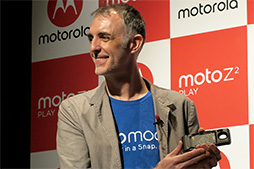 画像ギャラリー No.011のサムネイル画像 / Motorola,新型SIMロックフリースマホ「Moto Z2 Play」を6月29日に国内発売。背面装着型オプション「Moto Mods」にも対応
