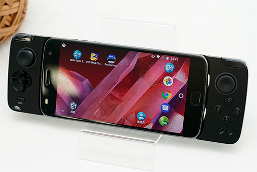 画像ギャラリー No.028のサムネイル画像 / Motorolaの新スマホ「Moto X4」&合体ゲームパッド「Moto Gamepad」テストレポート。Moto X4は使い勝手良好なミドルクラス市場端末だ