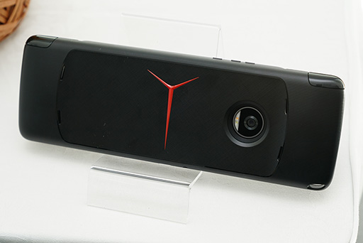 画像ギャラリー No.029のサムネイル画像 / Motorolaの新スマホ「Moto X4」&合体ゲームパッド「Moto Gamepad」テストレポート。Moto X4は使い勝手良好なミドルクラス市場端末だ