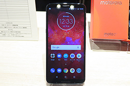 画像ギャラリー No.002のサムネイル画像 / Motorolaの新型スマホ「moto z3 play」テストレポート。ミドルクラス相応の性能だが，合体オプション「moto mods」に魅力を感じるならアリ