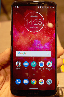 画像ギャラリー No.004のサムネイル画像 / Motorolaの新型スマホ「moto z3 play」テストレポート。ミドルクラス相応の性能だが，合体オプション「moto mods」に魅力を感じるならアリ