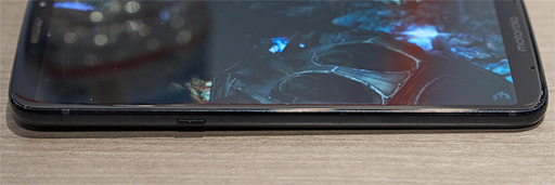 画像ギャラリー No.009のサムネイル画像 / Motorolaの新型スマホ「moto z3 play」テストレポート。ミドルクラス相応の性能だが，合体オプション「moto mods」に魅力を感じるならアリ