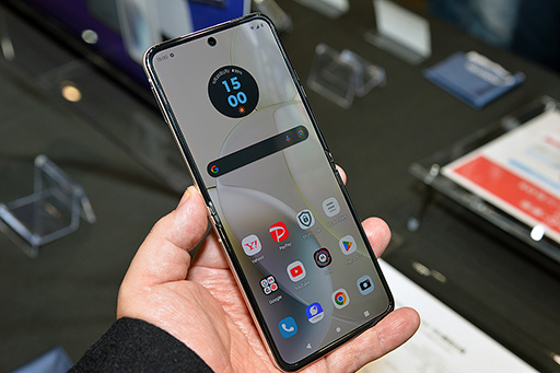 画像ギャラリー No.002のサムネイル画像 / 手に取りやすい価格帯の折りたたみ式スマホ「motorola razr 40」が国内発売へ