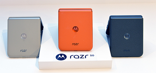 画像ギャラリー No.001のサムネイル画像 / ミドルクラスのMotorola製折りたたみスマホ「razr 50」を実機でチェック。大型サブディスプレイでアプリも操作可能に