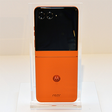 画像ギャラリー No.007のサムネイル画像 / ミドルクラスのMotorola製折りたたみスマホ「razr 50」を実機でチェック。大型サブディスプレイでアプリも操作可能に