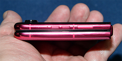 画像ギャラリー No.004のサムネイル画像 / 縦方向に折りたためる2画面ハイエンドスマホ「motorola razr 50 ultra」が12月6日に国内発売