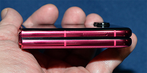 画像ギャラリー No.005のサムネイル画像 / 縦方向に折りたためる2画面ハイエンドスマホ「motorola razr 50 ultra」が12月6日に国内発売