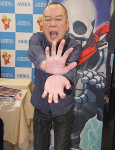 画像ギャラリー No.002のサムネイル画像 / ［EVO Japan］アリカブースに「FIGHTING EX LAYER」出展中。アブない軍人，あの“ドクトリン・ダーク”が復活を果たす！