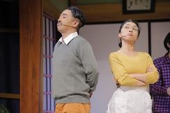 画像ギャラリー No.004のサムネイル画像 / 松野家,崩壊の危機――? 6つ子たちが本領発揮した喜劇「おそ松さん」ゲネプロ公演をレポート