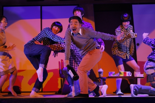 画像ギャラリー No.011のサムネイル画像 / 松野家,崩壊の危機――? 6つ子たちが本領発揮した喜劇「おそ松さん」ゲネプロ公演をレポート