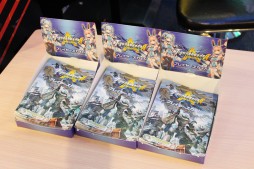 画像ギャラリー No.010のサムネイル画像 / AC「フィギュアヘッズ エース」の稼動がスタート。オープニングセレモニーに丹沢P,石川PとともにウルトラマンAが登場。コラボの約束も?