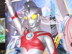 AC「フィギュアヘッズ エース」の稼動がスタート。オープニングセレモニーに丹沢P，石川PとともにウルトラマンAが登場。コラボの約束も？