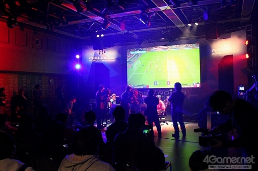 画像ギャラリー No.001のサムネイル画像 / 「ウイニングイレブン 2018」の世界大会「PES LEAGUE WORLD TOUR 2018」アジアラウンドが開催。世界の強豪選手達の熱戦で沸いた