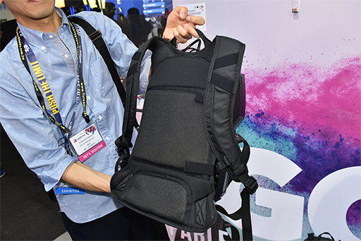 画像ギャラリー No.005のサムネイル画像 / これが最後のバックパック型PCになるか? ZOTACの新製品「VR GO 2.0」をCOMPUTEXで体験してみた
