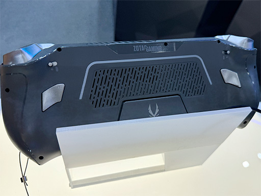画像ギャラリー No.006のサムネイル画像 / 7型有機EL&Ryzen 7 8840U搭載の携帯型ゲームPCをZOTACが展示。国内発売も期待できそう