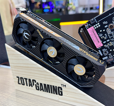画像ギャラリー No.004のサムネイル画像 / Ryzen AI 9 HX 370採用の携帯型ゲームPCや超コンパクトなロープロファイル対応RTX 5060カードをZOTACが展示