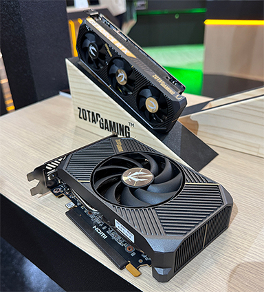 画像ギャラリー No.005のサムネイル画像 / Ryzen AI 9 HX 370採用の携帯型ゲームPCや超コンパクトなロープロファイル対応RTX 5060カードをZOTACが展示