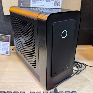 画像ギャラリー No.006のサムネイル画像 / Ryzen AI 9 HX 370採用の携帯型ゲームPCや超コンパクトなロープロファイル対応RTX 5060カードをZOTACが展示