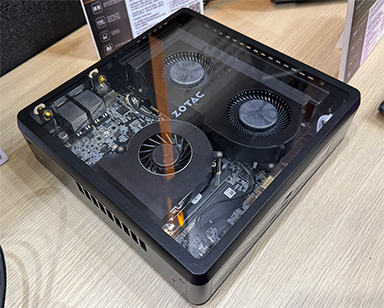 画像ギャラリー No.007のサムネイル画像 / Ryzen AI 9 HX 370採用の携帯型ゲームPCや超コンパクトなロープロファイル対応RTX 5060カードをZOTACが展示