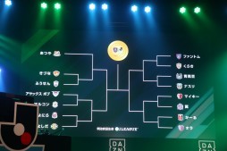 画像ギャラリー No.005のサムネイル画像 / 「FIFA 18」のeスポーツ大会「明治安田生命 eJ.LEAGUE」決勝ラウンドが開催。初代チャンピオンの座を懸け15名の強豪プレイヤーが腕を競った