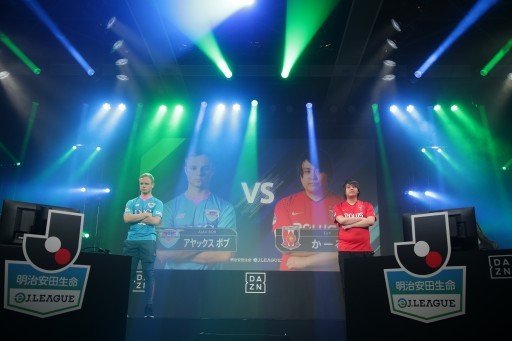 画像ギャラリー No.007のサムネイル画像 / 「FIFA 18」のeスポーツ大会「明治安田生命 eJ.LEAGUE」決勝ラウンドが開催。初代チャンピオンの座を懸け15名の強豪プレイヤーが腕を競った