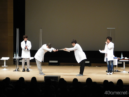画像ギャラリー No.024のサムネイル画像 / 1周年を記念してケーキ入刀! 「第1回 胸キュンラボカンファレンス〜このキュンは現場じゃないと見せられないSP〜」第1部をレポート