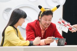 画像ギャラリー No.015のサムネイル画像 / 「ポッ拳」,浅野忠信さんがピカチュウメイクを披露するTVCMが放映開始
