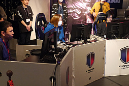 画像ギャラリー No.015のサムネイル画像 / eスポーツをVR配信すれば，会場にいるかのように楽しめる。「DISSIDIA FINAL FANTASY NT　VRライブストリーミングバトルイベント」レポート