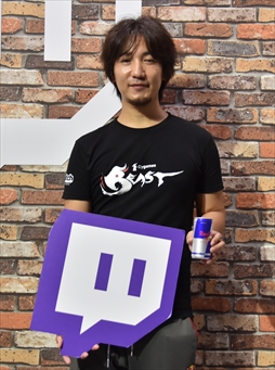 画像ギャラリー No.005のサムネイル画像 / ［TGS 2017］格闘ゲームのレジェンドが「ドラゴンボールファイターズ」に参戦！　プロ格闘ゲーマー“ウメハラ”にアレコレ聞いてきました