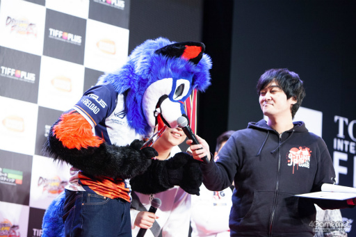 画像ギャラリー No.063のサムネイル画像 / 「ドラゴンボール ファイターズ」の最強プレイヤーが集結。第31回 東京国際映画祭にて行なわれた招待制トーナメント大会“超（スーパー）マッチ”レポート