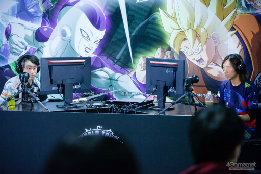 画像ギャラリー No.030のサムネイル画像 / 「ドラゴンボール ファイターズ ワールドツアー」国内唯一の予選大会はかずのこ選手が制す。優勝インタビューでは入籍発表も