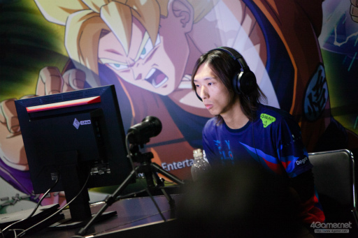 画像ギャラリー No.031のサムネイル画像 / 「ドラゴンボール ファイターズ ワールドツアー」国内唯一の予選大会はかずのこ選手が制す。優勝インタビューでは入籍発表も