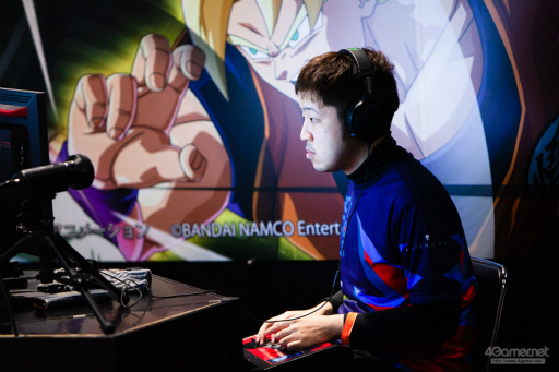 画像ギャラリー No.060のサムネイル画像 / 「ドラゴンボール ファイターズ ワールドツアー」国内唯一の予選大会はかずのこ選手が制す。優勝インタビューでは入籍発表も