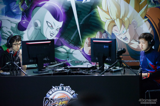 画像ギャラリー No.061のサムネイル画像 / 「ドラゴンボール ファイターズ ワールドツアー」国内唯一の予選大会はかずのこ選手が制す。優勝インタビューでは入籍発表も