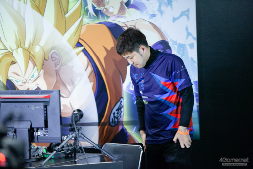 画像ギャラリー No.065のサムネイル画像 / 「ドラゴンボール ファイターズ ワールドツアー」国内唯一の予選大会はかずのこ選手が制す。優勝インタビューでは入籍発表も