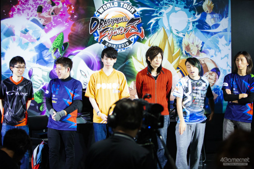 画像ギャラリー No.075のサムネイル画像 / 「ドラゴンボール ファイターズ ワールドツアー」国内唯一の予選大会はかずのこ選手が制す。優勝インタビューでは入籍発表も