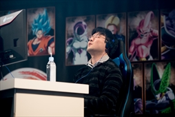 画像ギャラリー No.021のサムネイル画像 / ［闘会議2018］「ドラゴンボール ファイターズ」発売後最速大会“超・バトルトーナメント”レポート。優勝はGO1選手